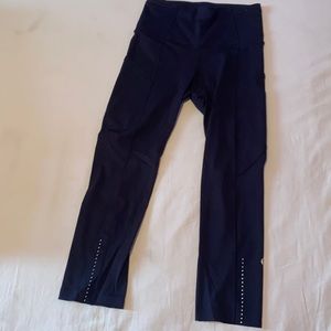 Black cropped lululemon leggings.